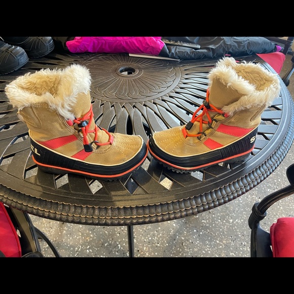 Sorel winter boots size 2 - Picture 3 of 3